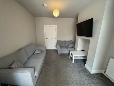 Kexby Avenue, Hull Road - P1820 - Photo 3