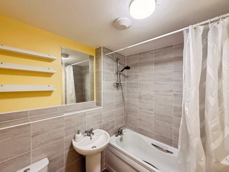 4 bedroom terraced house to rent - Photo 2