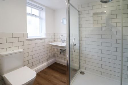 6 bedroom detached house to rent - Photo 3