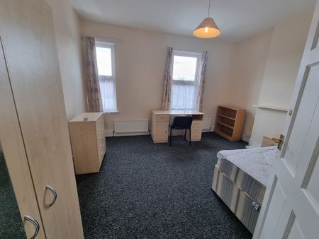 4 Bed Student Accommodation - Photo 2