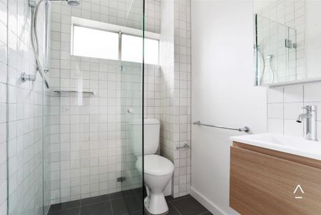 Modern Studio - Photo 3