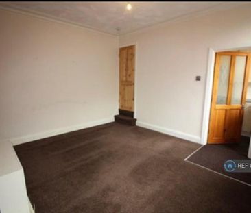 3 bedroom end of terrace house to rent - Photo 1