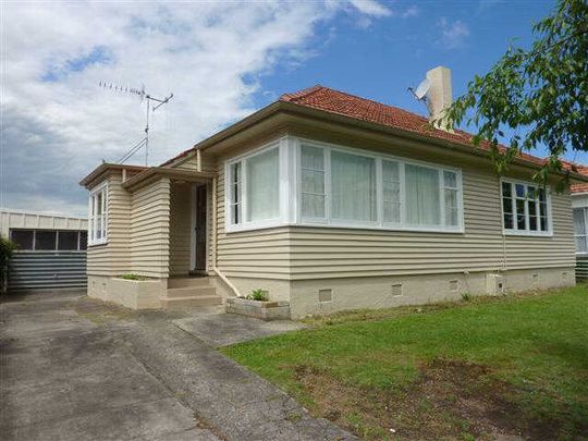 67 Jellicoe Drive, Hamilton East — - Photo 1