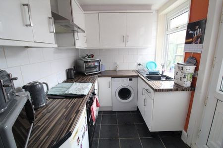 2 bedroom terraced house to rent - Photo 3