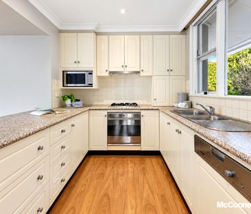 Spacious Family Home with Heated Swimming Pool & Solar Power - Photo 5