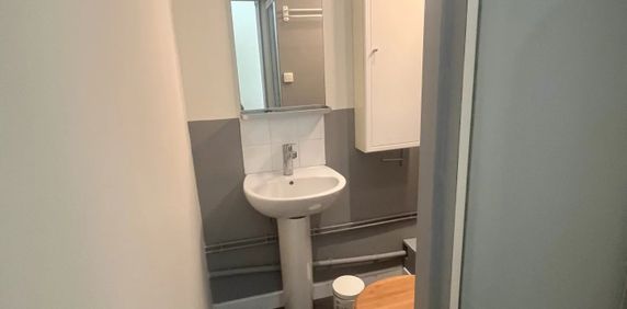 Location Appartement 1 pièce 16m² MARSEILLE 10ème - Photo 2