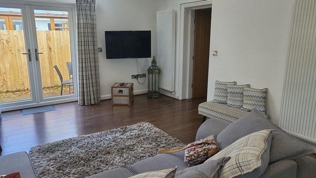 4 bedroom detached bungalow to rent - Photo 1