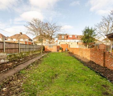 4 bedroom semi-detached house to rent - Photo 6