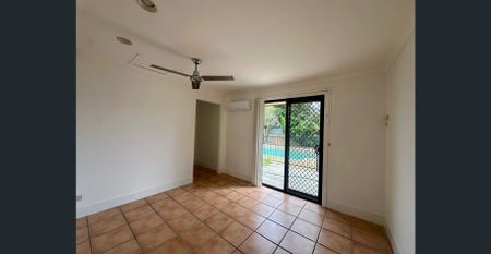 4 Bedroom with pool in fantastic location - Photo 3