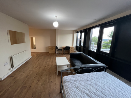 Studio to rent - Photo 3