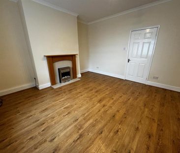 2 bedroom end of terrace house to rent - Photo 1