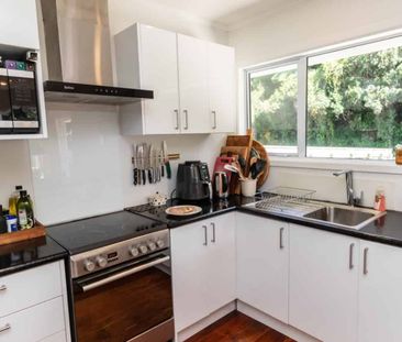 Sun filled with large front yard! - Photo 4