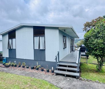 Fully fenced tidy sunny 3 bedroom home - Photo 6