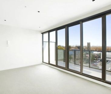 Luxury, Convenience and Contemporary Flair - Photo 1