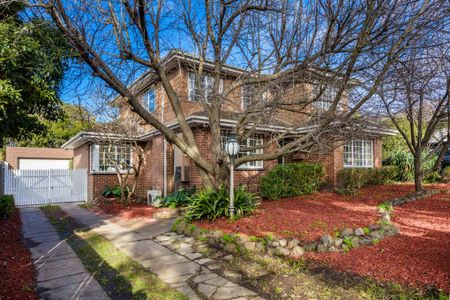 16 Trist Street, Watsonia North VIC 3087 - House For Rent | Domain - Photo 4