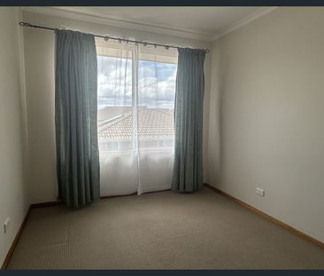 Convienently Located 2 Bedroom Unit - Photo 2