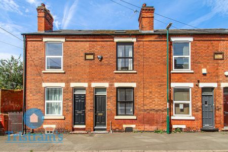 5 bed Mid Terraced House for Rent - Photo 3