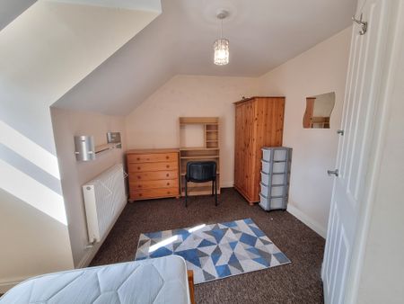 5 Bed Student Accommodation - Photo 3