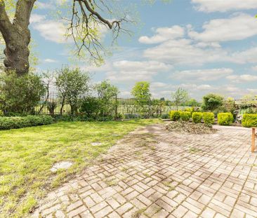 4 bedroom detached house to rent - Photo 4