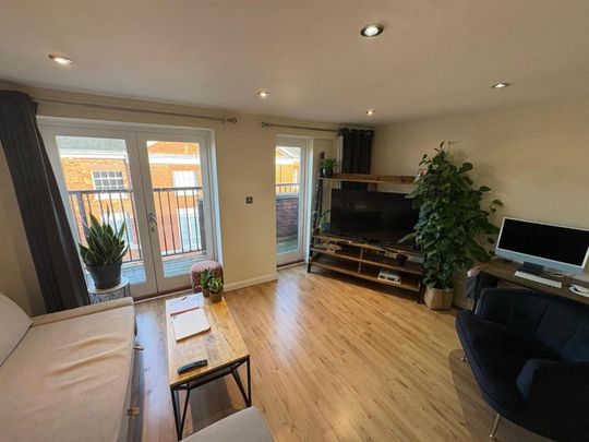 2 BED Flat To rent - Photo 1