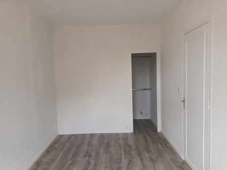 Location Appartement 2 pièces 50m² LA GUERCHE DE BRETAGNE 35130 - Photo 3