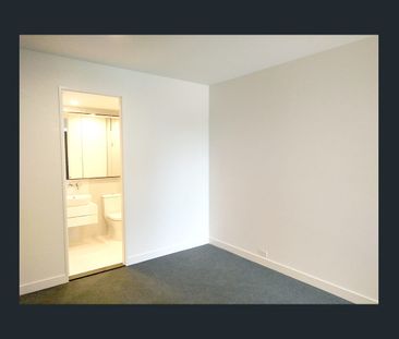 Luxury Melbourne Apartment with Rooftop Pool & Prime Location Near ... - Photo 3