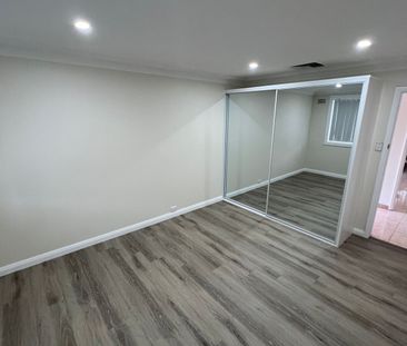 Spacious 4-Bedroom Home in Prime Liverpool Location! - Photo 2