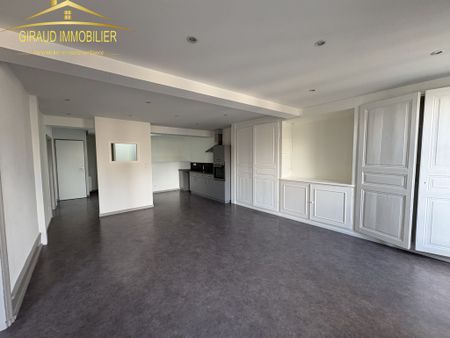 Location Appartement 3 pièces 70m² CHARLIEU 42190 - Photo 4