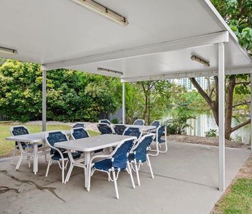 large Central Surfers Paradise 1 bedroom with large study furnished... - Photo 2