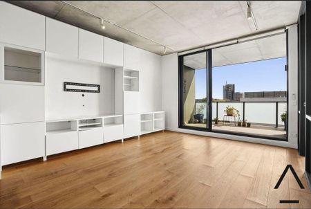 Stylish North-Facing Apartment in the Prestigious George & Allen Building - Photo 2