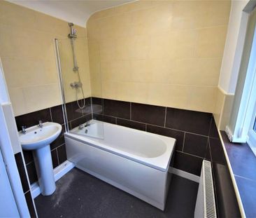 3 bedroom end of terrace house to rent - Photo 5