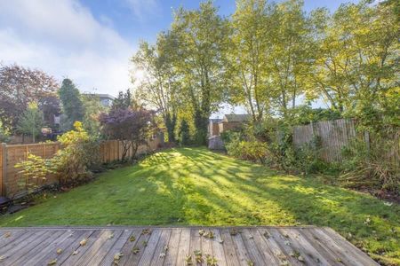 3 Bedroom Flat To Let - Photo 2