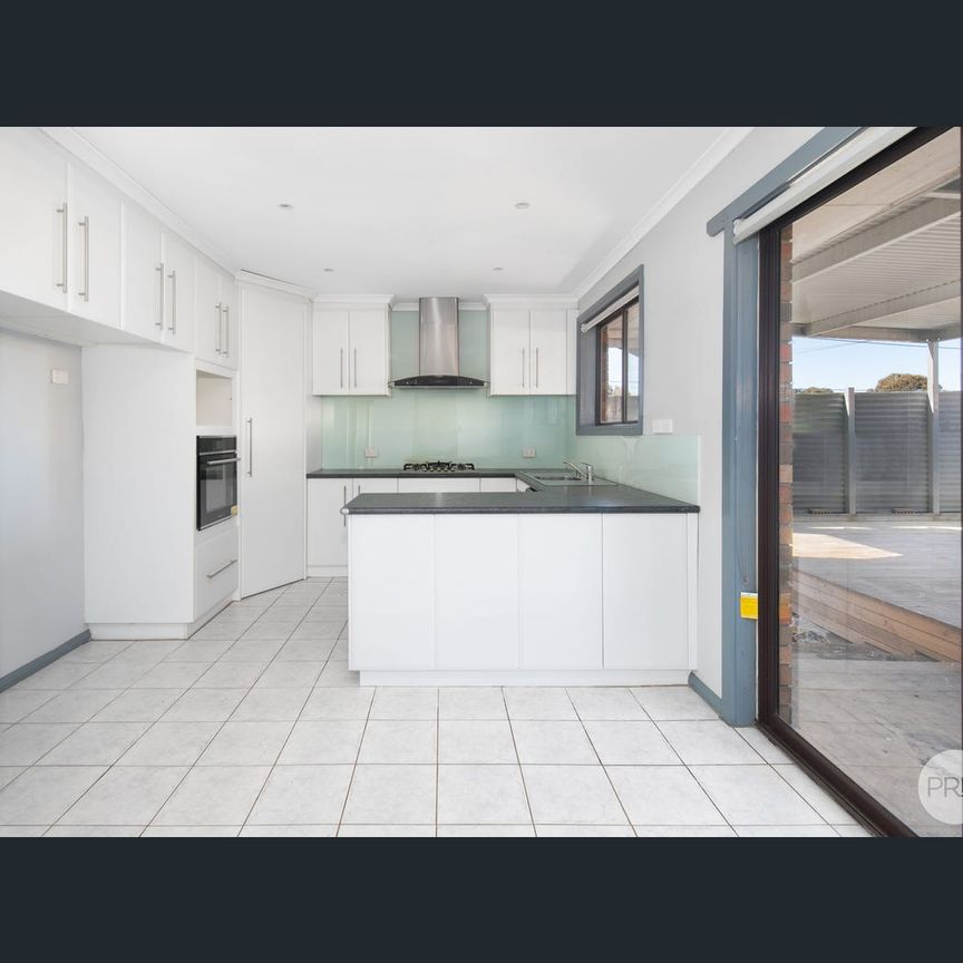 64 Yarrowee Street, Sebastopol, Vic 3356 - Photo 1