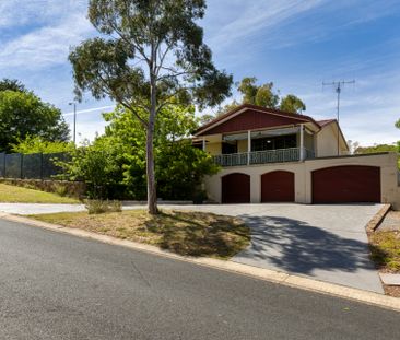 Stunning Three Bedroom Family Home with Pool, Solar and Large Garde... - Photo 1