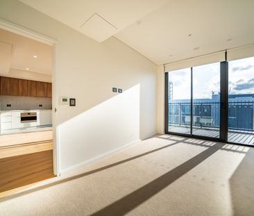 Convenient & Spacious Brand New 1 Bedroom+ Study Apartments In Zetland's Newest building with a HUGE living room!! - Photo 2