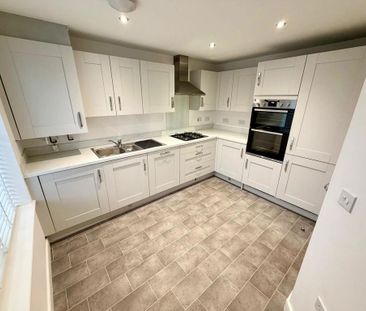 3 bedroom semi-detached house to rent - Photo 6