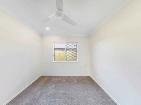Spacious Family Home - Large Backyard! - Photo 4