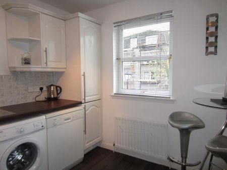 2 bedroom flat to rent - Photo 3