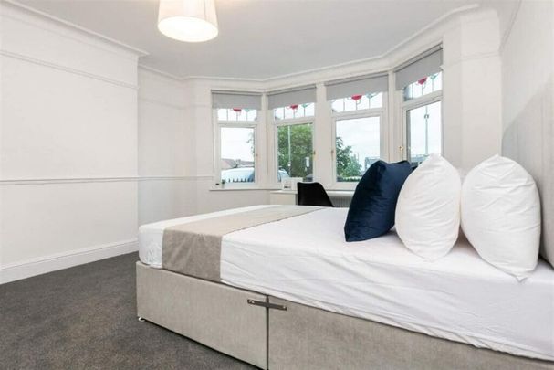 Downend Road, Kingswood - Photo 1