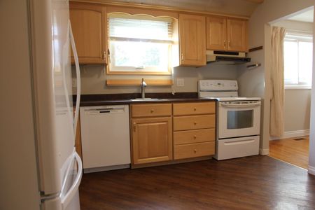 For Lease - 3121 Victoria Street, Oakville, Ontario - Photo 2