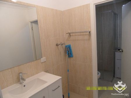 Dual living home in convenient location - Photo 5