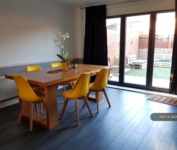 2 bedroom end of terrace house to rent - Photo 3