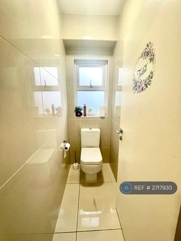 1 bedroom in a house share to rent - Photo 5