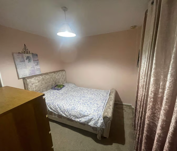 1 bedroom in a house share to rent - Photo 5