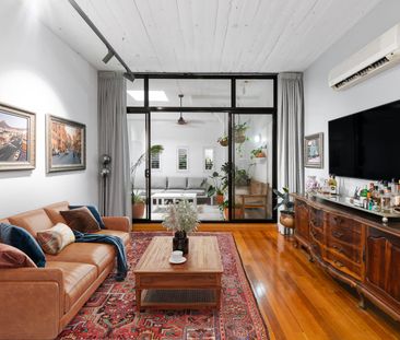 New York-inspired warehouse apartment, steps from James Street - Photo 1