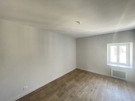 Location Appartement 3 pièces 65m² BLETTERANS 39140 - Photo 3