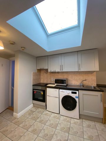 Apartment to rent in Dublin, Botanic, Post Office - Photo 3