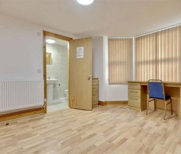 Sandringham Apartments, Osborne Road, Southsea, PO5 - Photo 2