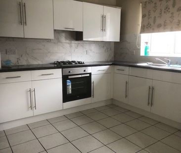 3 Bed Semi-Detached House, Alverstone Road, E12 - Photo 5