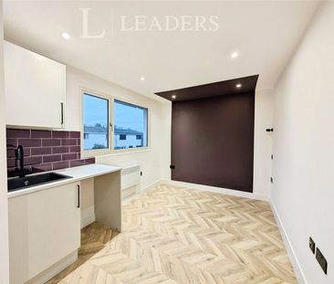 studio to rent Shinwell Walk, Henderson Road, Crawley, West Sussex,... - Photo 2